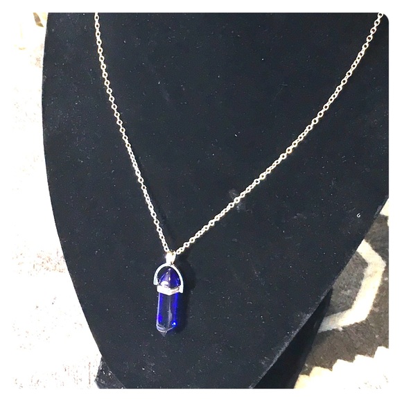 Royal blue transparent pillar pendant necklace - Picture 3 of 5